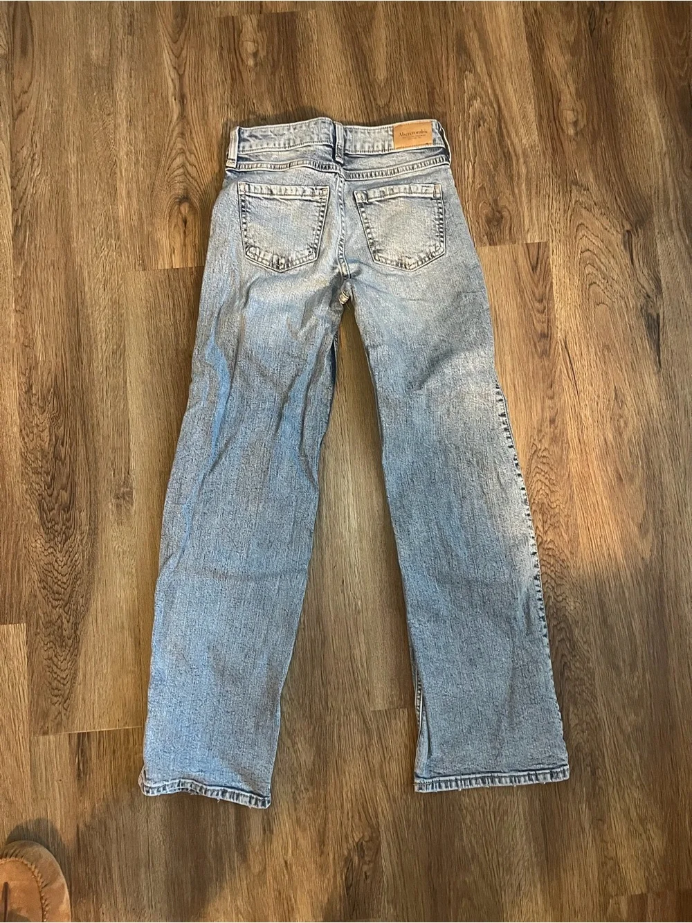 EUC abercrombie kids high-rise wide-leg jeans in a classic light denim 9/10L